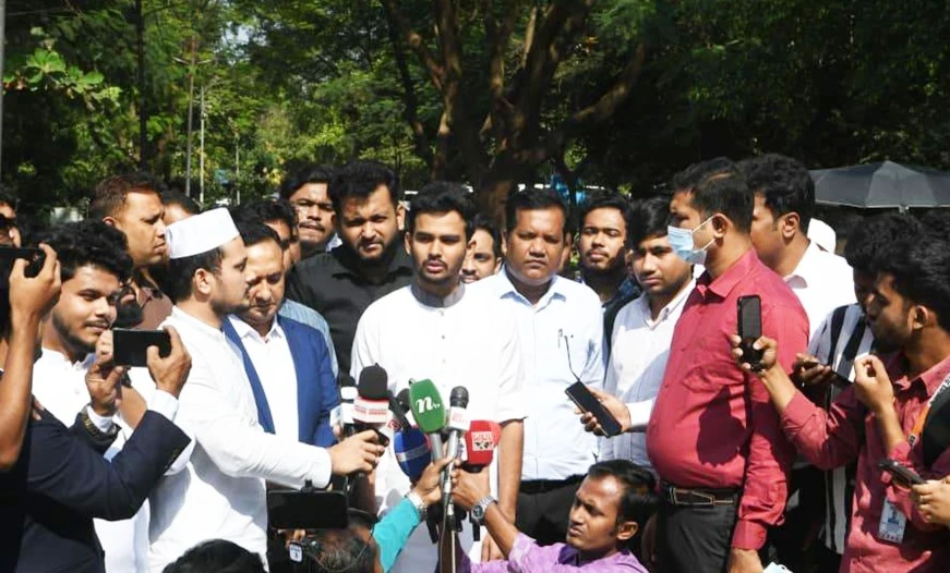 রায়েরবাজার কবরস্থানে জুলাই শহীদদের ফরেনসিক শনাক্ত শুরু ৭ ডিসেম্বর : উপদেষ্টা আসিফ মাহমুদ